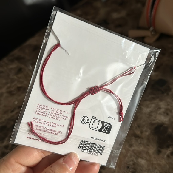 Rare beauty reminder bracelet - Picture 3 of 3